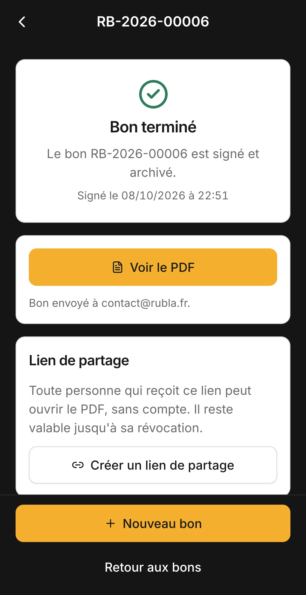 L'application chauffeur sur un téléphone : le bon signé, archivé et envoyé au client.